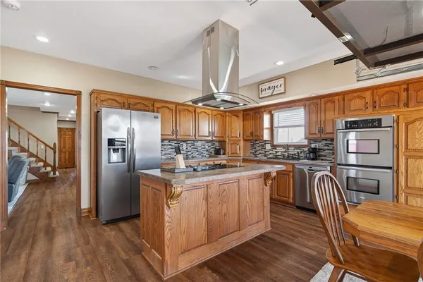 $695,000 | 981 South 9th Street, Odessa, MO 64076