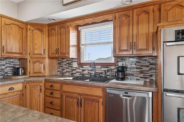 $695,000 | 981 South 9th Street, Odessa, MO 64076