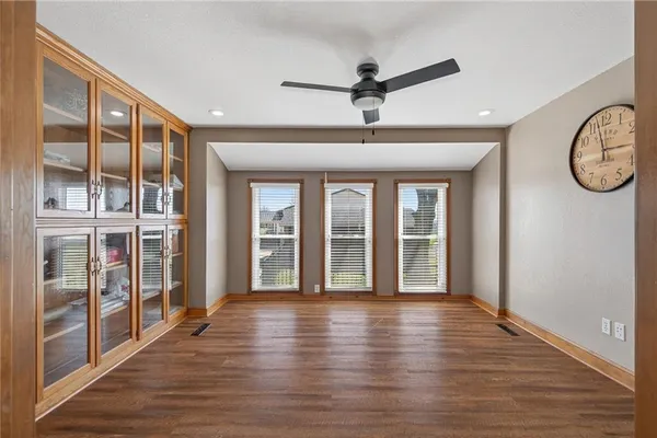 $695,000 | 981 South 9th Street, Odessa, MO 64076