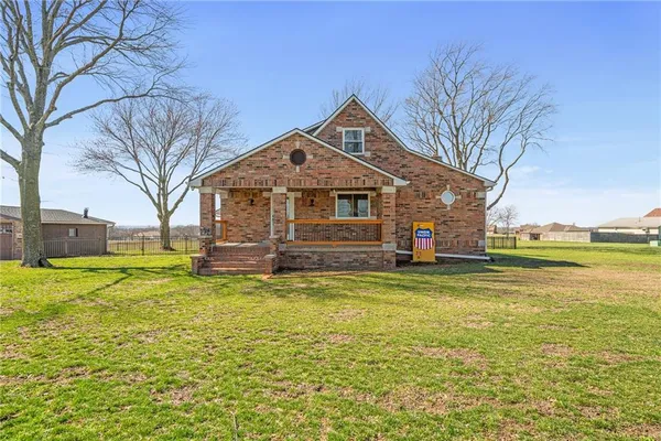 $695,000 | 981 South 9th Street, Odessa, MO 64076