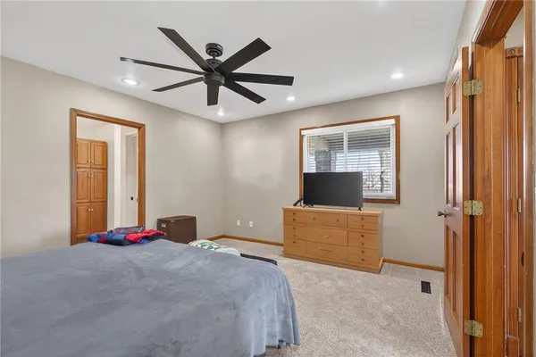 $695,000 | 981 South 9th Street, Odessa, MO 64076