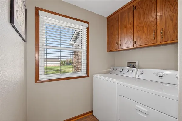 $695,000 | 981 South 9th Street, Odessa, MO 64076