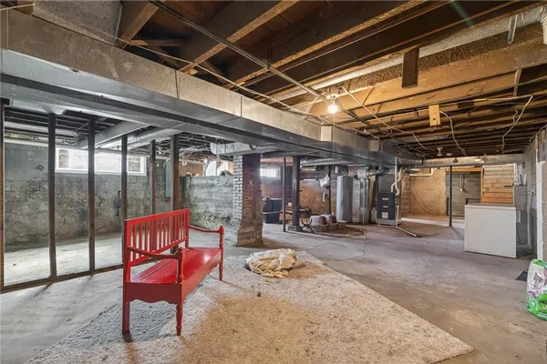 $695,000 | 981 South 9th Street, Odessa, MO 64076