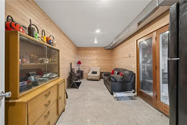 $695,000 | 981 South 9th Street, Odessa, MO 64076