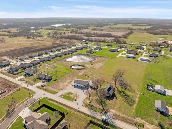 $695,000 | 981 South 9th Street, Odessa, MO 64076