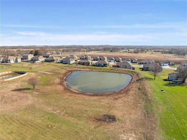 $695,000 | 981 South 9th Street, Odessa, MO 64076