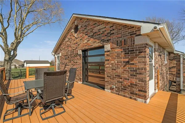 $695,000 | 981 South 9th Street, Odessa, MO 64076