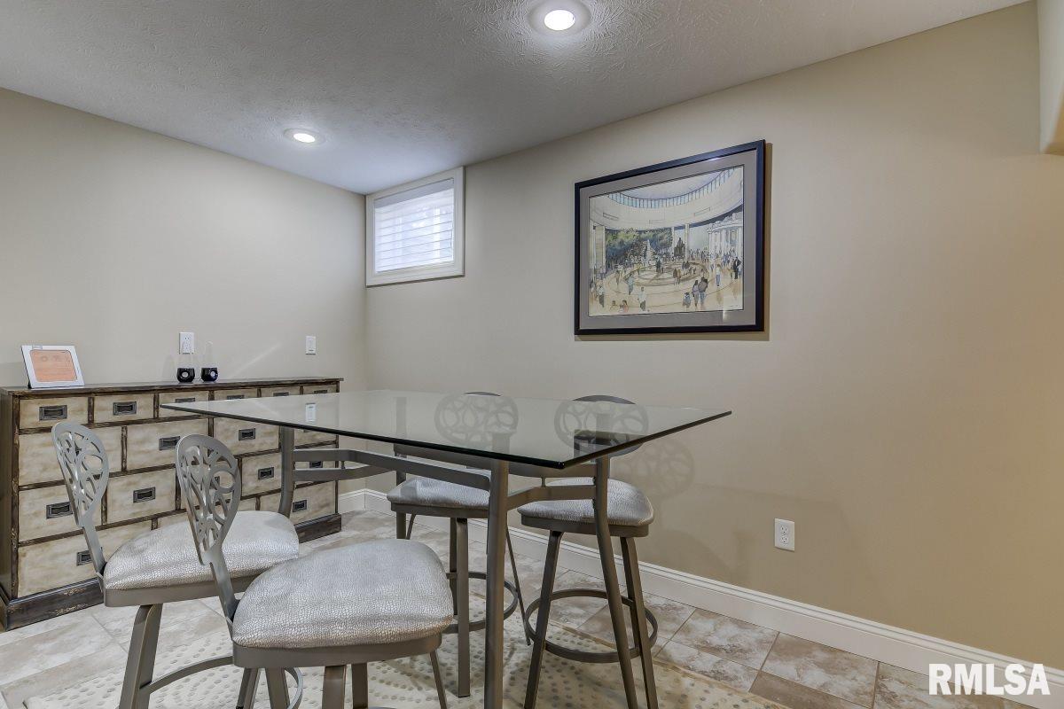 4913 Eagle Crest Court Springfield, IL 62711 - Photo 28 of 36 Gallery Image 28