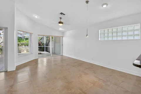 $429,000 | 9914 Harbour Lake Circle, Boynton Beach, FL 33437