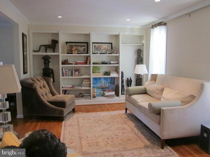 2009 Queensguard Road Silver Spring, MD 20906 - Photo 2 of 8 Living Room