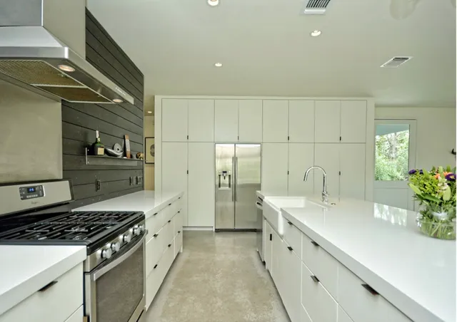 $5,200 | 2308 1/2 East 9th Street, Austin, TX 78702