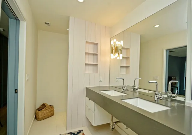 $5,200 | 2308 1/2 East 9th Street, Austin, TX 78702