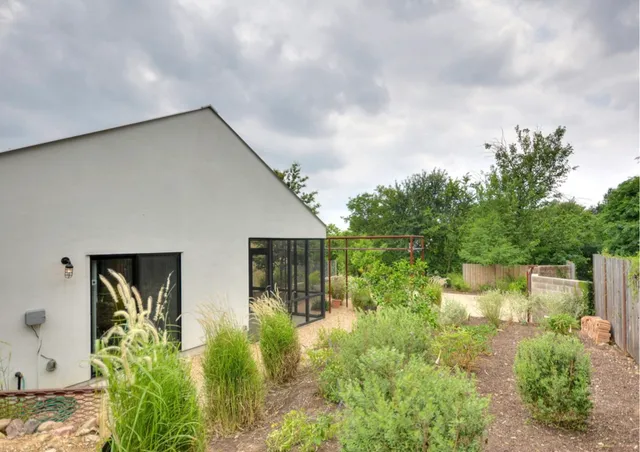 $5,200 | 2308 1/2 East 9th Street, Austin, TX 78702