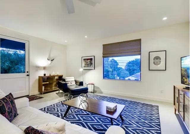 $5,200 | 2308 1/2 East 9th Street, Austin, TX 78702