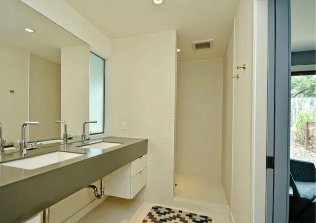 $5,200 | 2308 1/2 East 9th Street, Austin, TX 78702