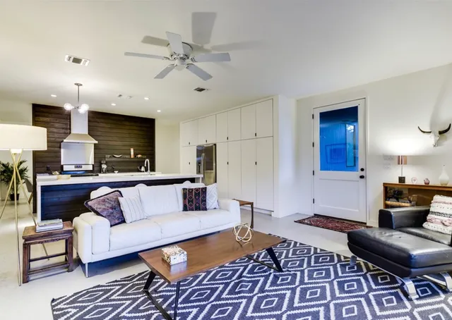 $5,200 | 2308 1/2 East 9th Street, Austin, TX 78702