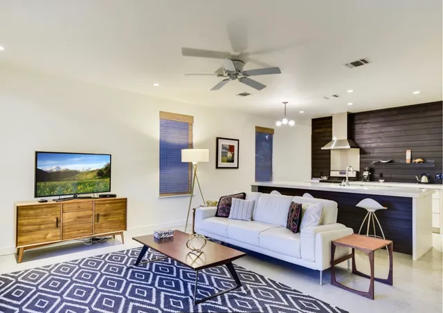 $5,200 | 2308 1/2 East 9th Street, Austin, TX 78702