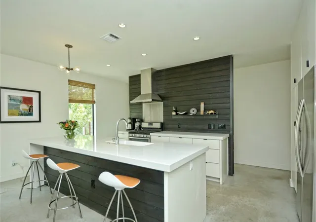 $5,200 | 2308 1/2 East 9th Street, Austin, TX 78702