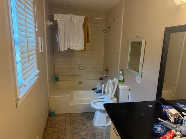 290 New Hope Road McDonough, GA 30252 - Photo 8 of 21 a bathroom with a bathtub and a sink