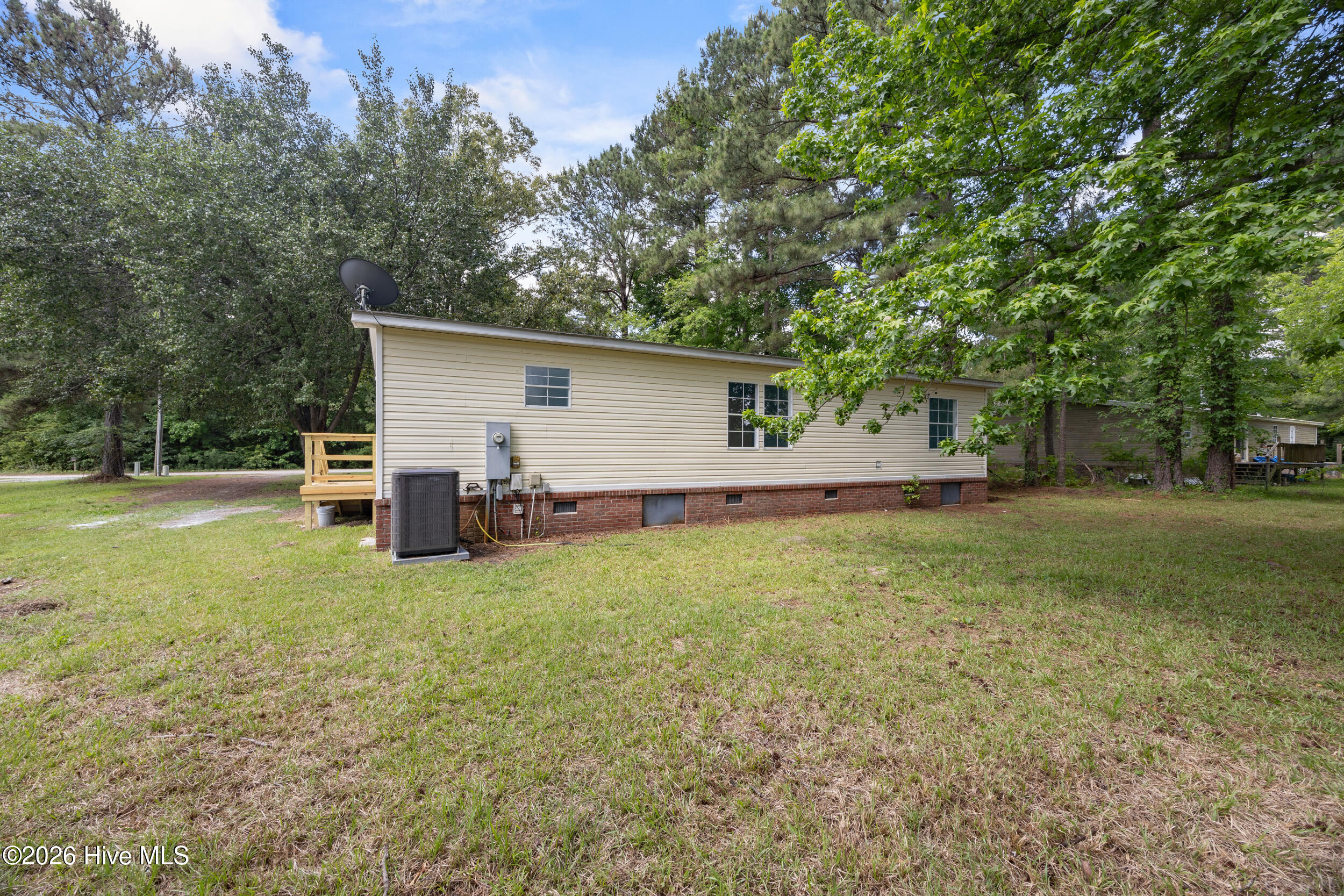211 Pond Road Rocky Point, NC 28457 - Photo 29 of 38 28_back exterior