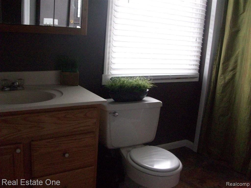 925 Medford Court, Unit 208 Rochester, MI 48307 - Photo 10 of 16 full bath