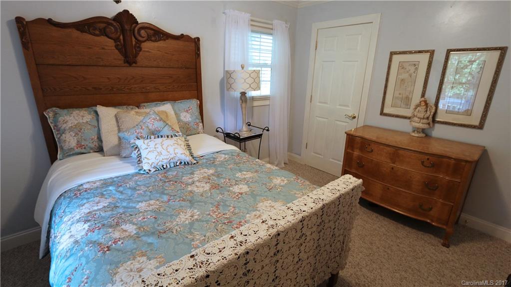 4517 Grove Road Charlotte, NC 28216 - Photo 17 of 24 Gallery Image 17