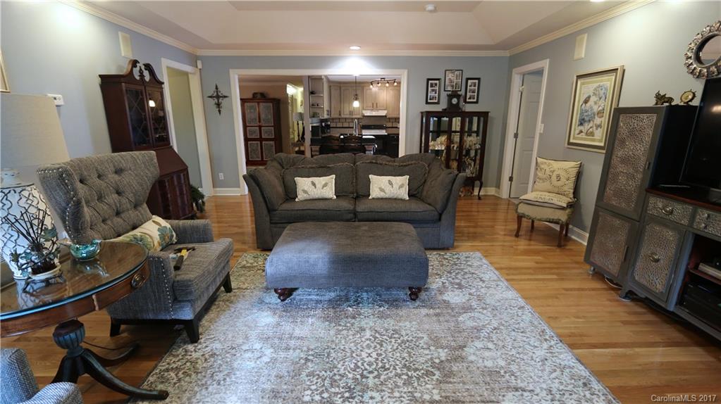 4517 Grove Road Charlotte, NC 28216 - Photo 6 of 24 Gallery Image 6