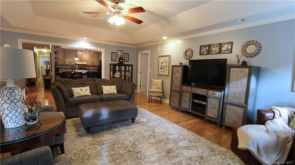 4517 Grove Road Charlotte, NC 28216 - Photo 7 of 24 Gallery Image 7