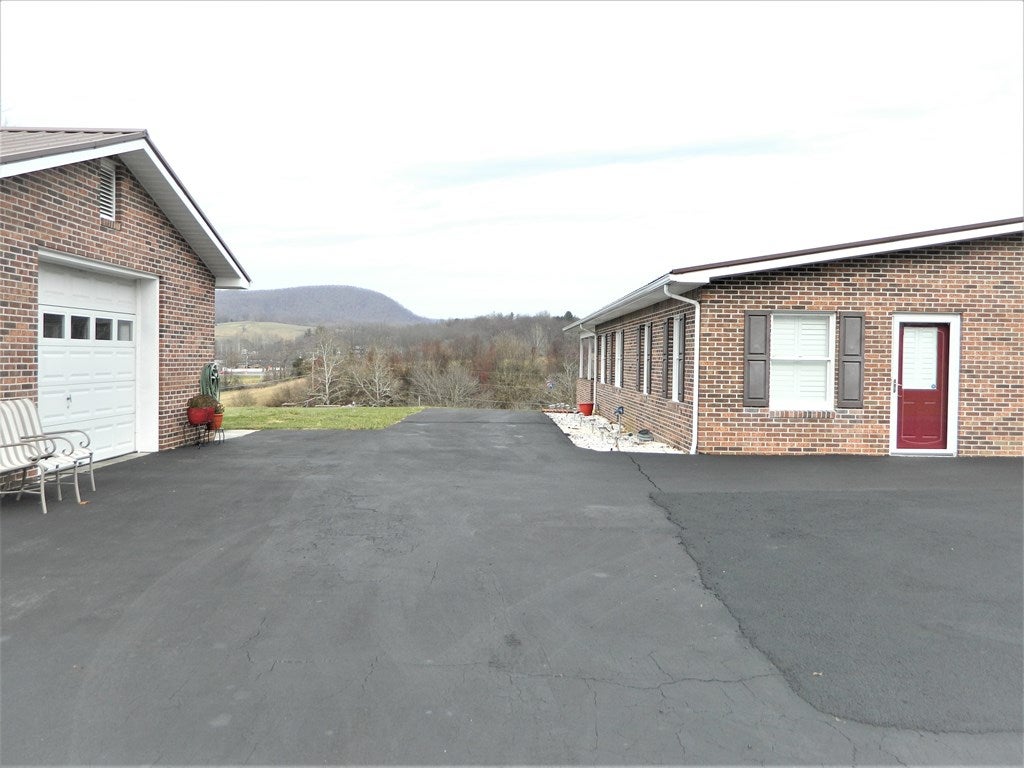 364 Greystone Road Marion, VA 24354 - Photo 11 of 96 Gallery Image 11
