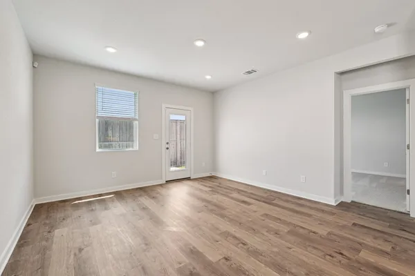 $2,100 | 113 Cutleaf, San Marcos, TX 78666