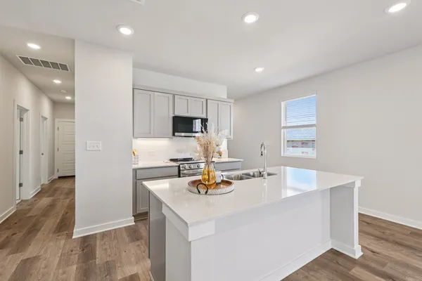 $2,100 | 113 Cutleaf, San Marcos, TX 78666