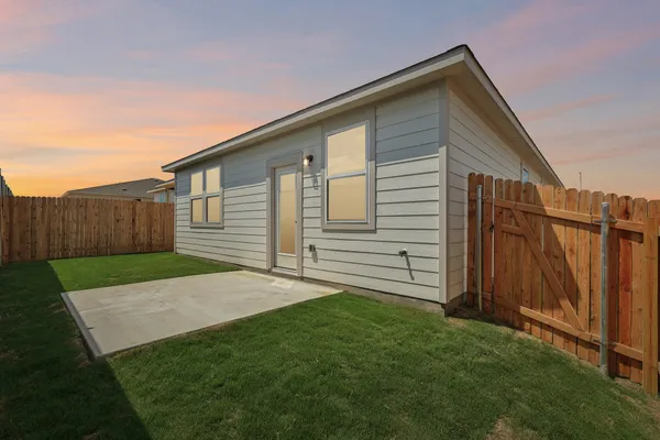 $2,100 | 113 Cutleaf, San Marcos, TX 78666