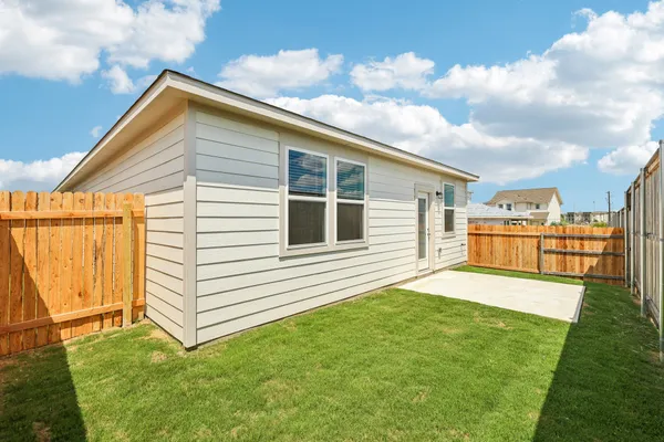 $2,100 | 113 Cutleaf, San Marcos, TX 78666