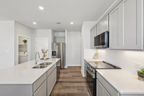 $2,100 | 113 Cutleaf, San Marcos, TX 78666