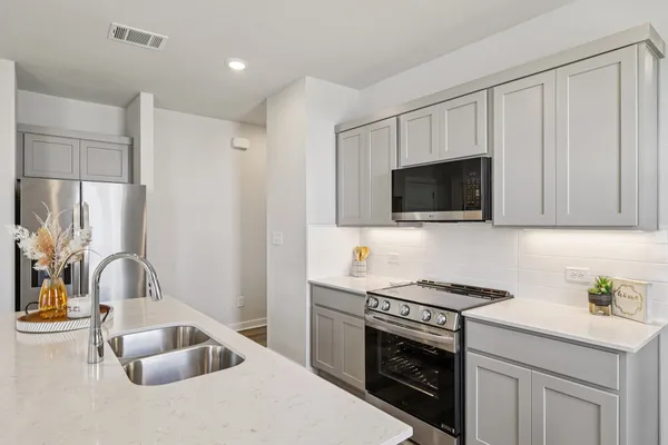 $2,100 | 113 Cutleaf, San Marcos, TX 78666