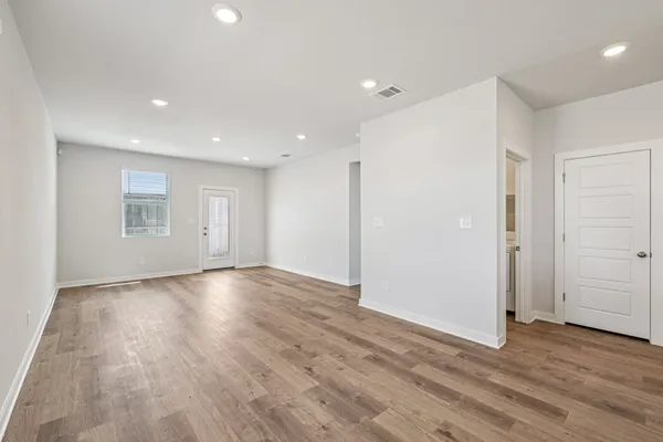 $2,100 | 113 Cutleaf, San Marcos, TX 78666