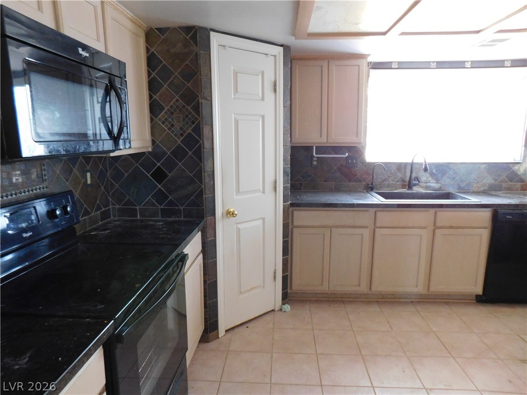 4760 McGraw Road Pahrump, NV 89061 - Photo 8 of 24 Kitchen