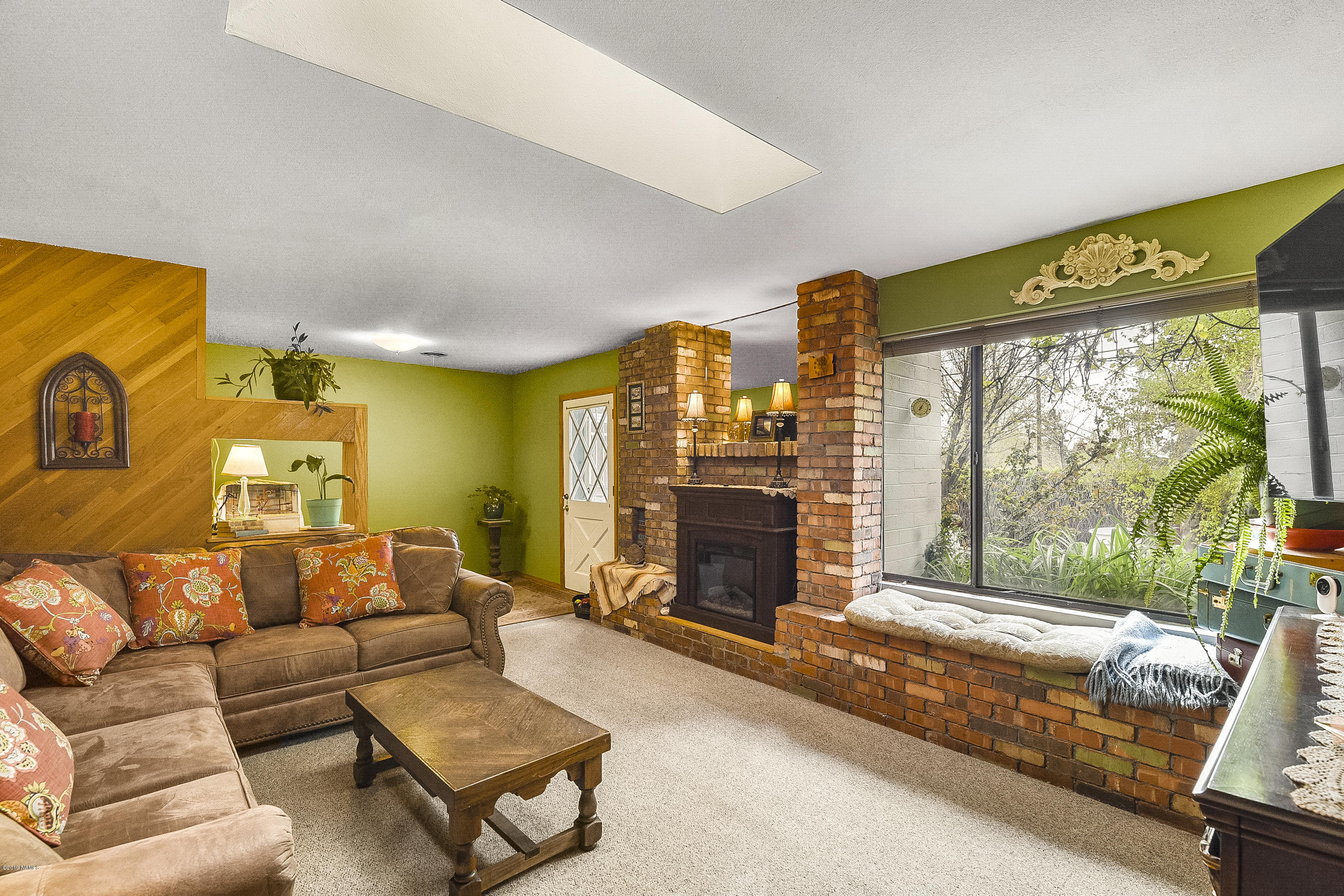 2435 East Lockett Road Flagstaff, AZ 86004 - Photo 5 of 25 Living Room