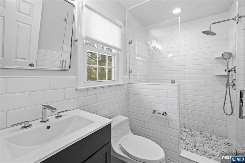 922 Wildwood Road Oradell, NJ 07649 - Photo 19 of 42 a bathroom with a sink toilet and shower