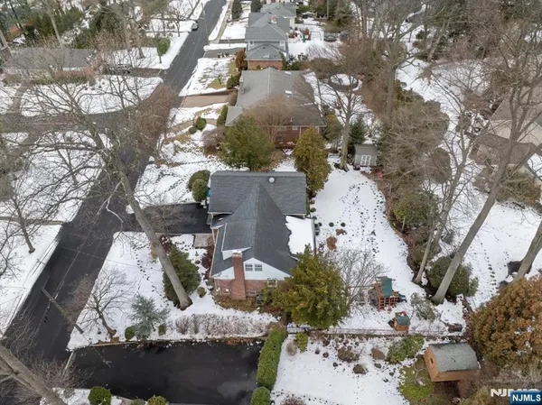 $989,999 | 922 Wildwood Road, Oradell, NJ 07649