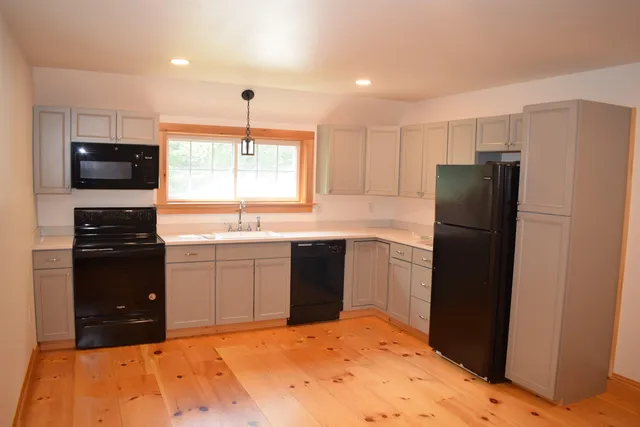 $2,400 | 46 Little River Road, Kingston, NH 03848