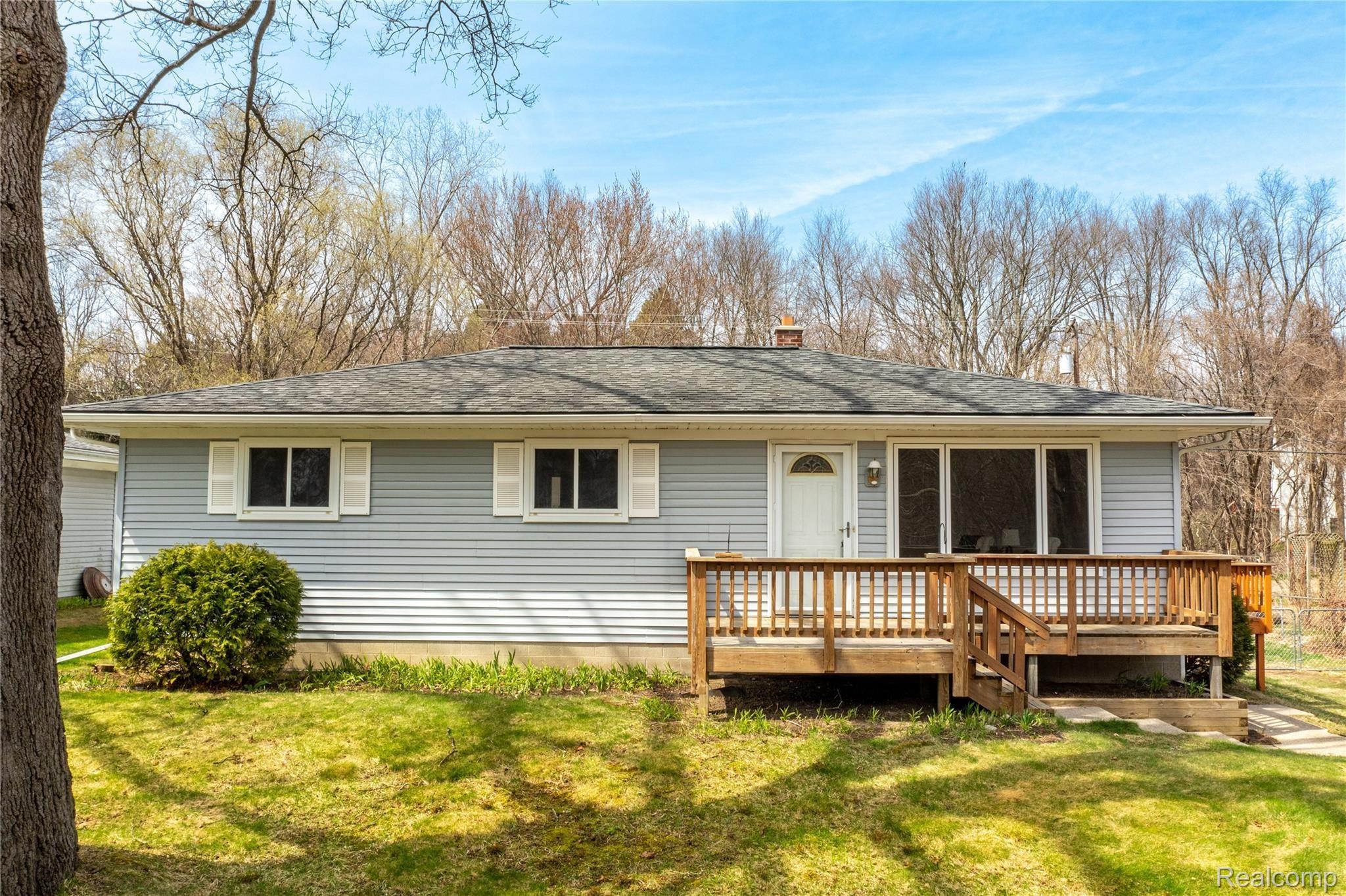 2334 Cole Road Lake Orion, MI 48362 - Photo 29 of 37 2334 Cole Rd-25.JPG