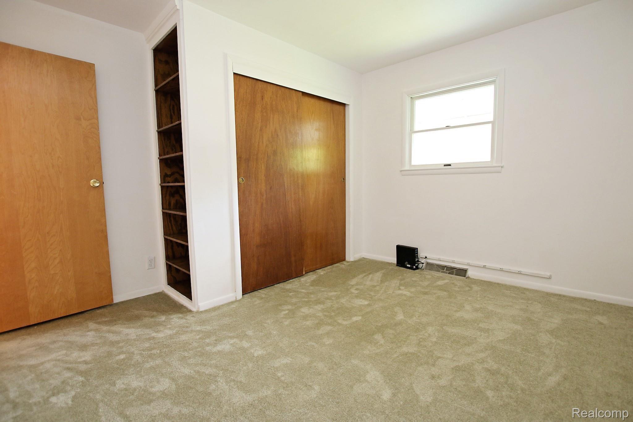5485 West Carpenter Road Flint, MI 48504 - Photo 11 of 60 11) Bedroom 1.jpg