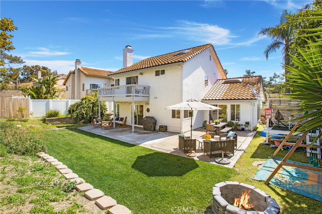 2865 Riachuelo San Clemente, CA 92673 - Photo 26 of 35 a front view of a house with garden