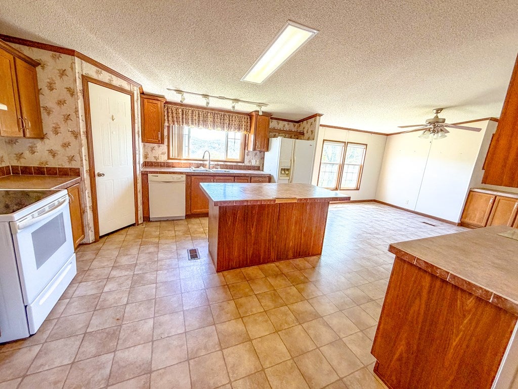 7382 Flat Ridge Road Troutdale, VA 24378 - Photo 6 of 35 Gallery Image 6