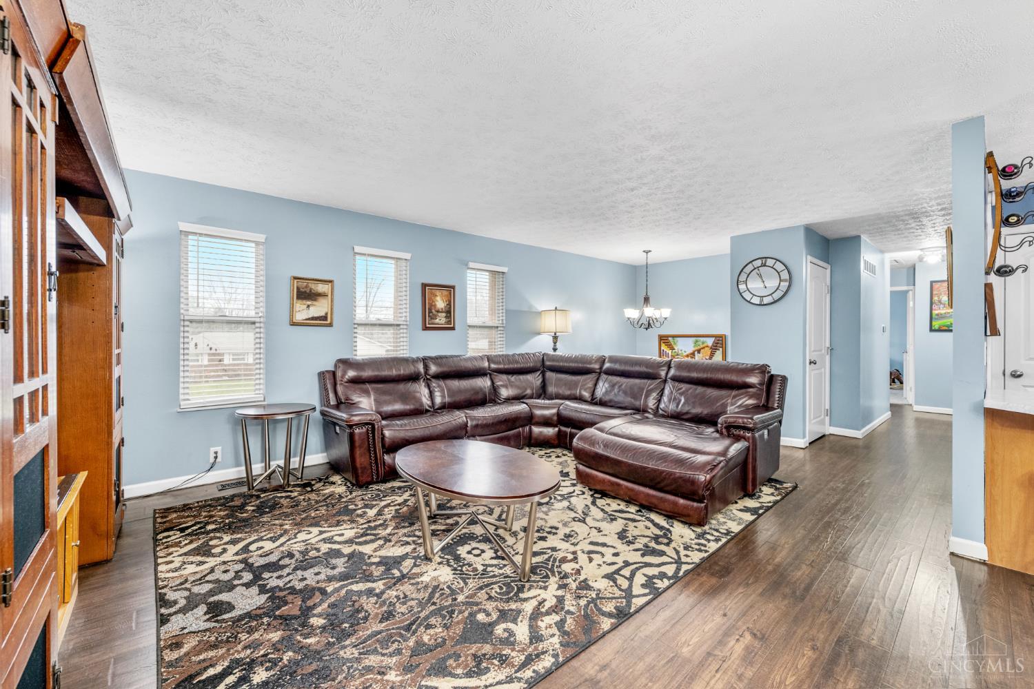 905 Shayler Road Cincinnati, OH 45245 - Photo 3 of 32 Gallery Image 3