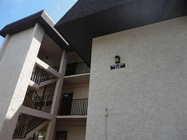 $130,000 | 208 Northeast Monroe Circle North, Unit 202C, St. Petersburg, FL 33702