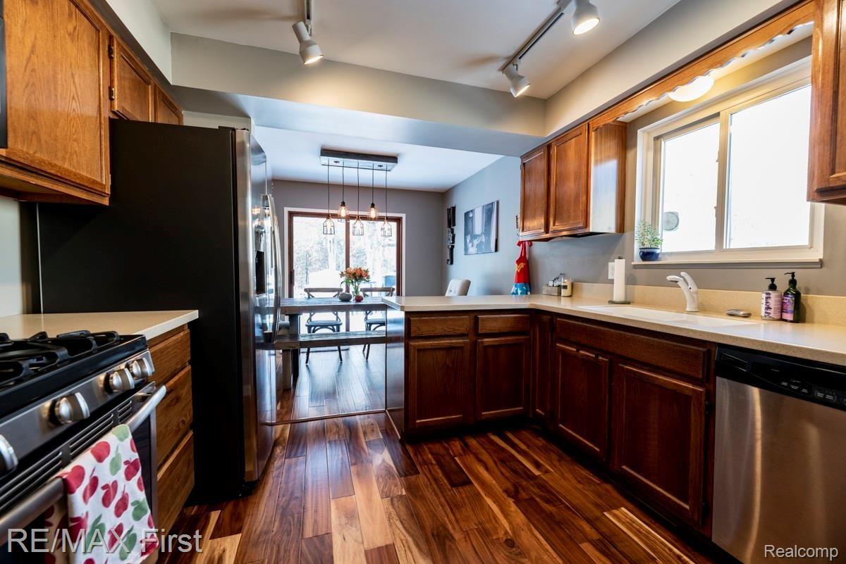 3734 Alida Avenue Rochester, MI 48309 - Photo 12 of 28 12.jpg