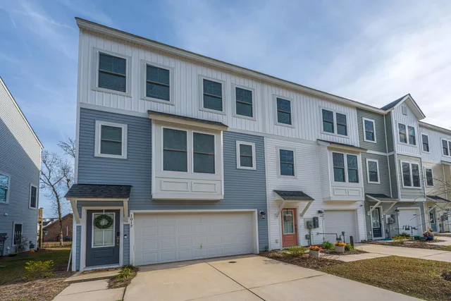 $475,000 | 1015 Pettiford Place, Hanahan, SC 29410