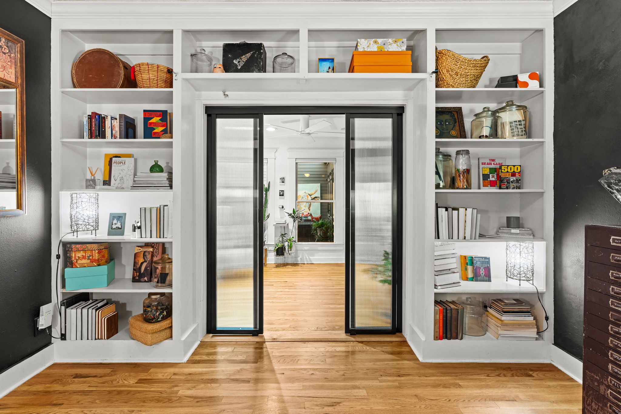 802 Ralfallen Street Houston, TX 77008 - Photo 12 of 45 a shelf with books and knick knacks on it